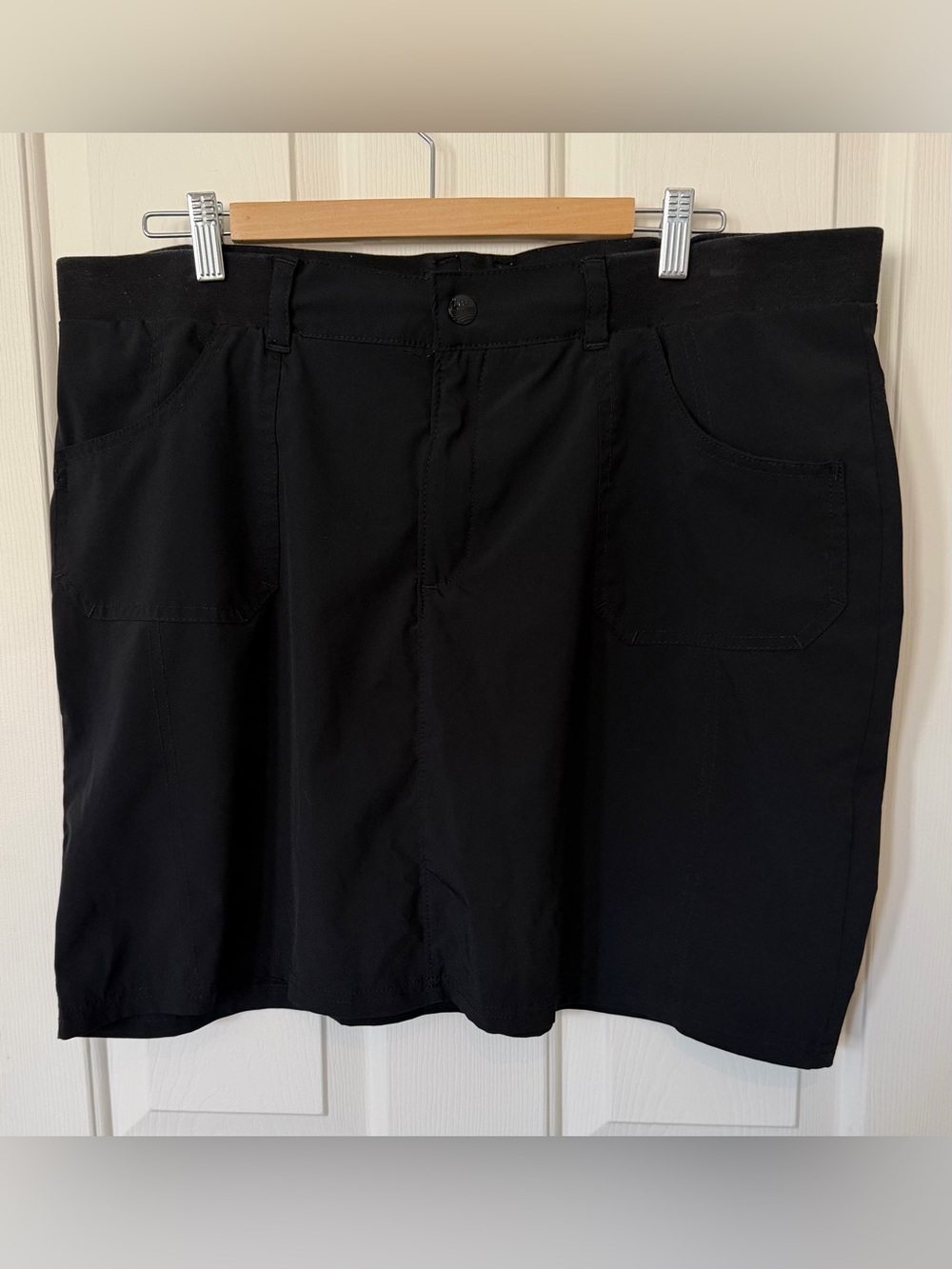Lee woman’s skort - black- 18